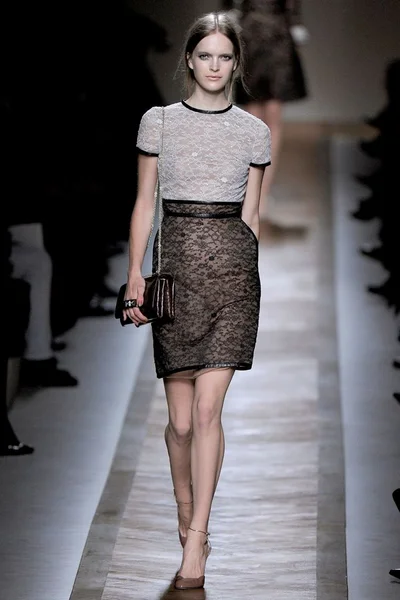 Look 25